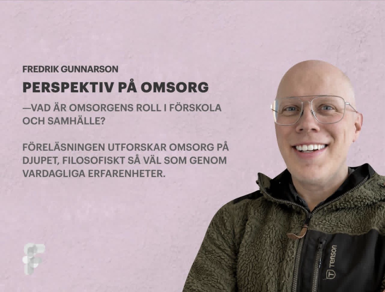 Affisch för föreläsningen med ett porträtt av Fredrik Gunnarson mot en ljusrosa vägg.